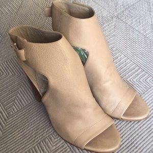 Vince 9.5 (41) tan heels for women